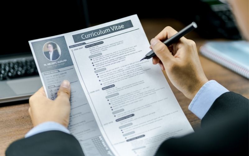 Giới thiệu bản thân là phần quan trọng cần có trong CV xin việc kế toán