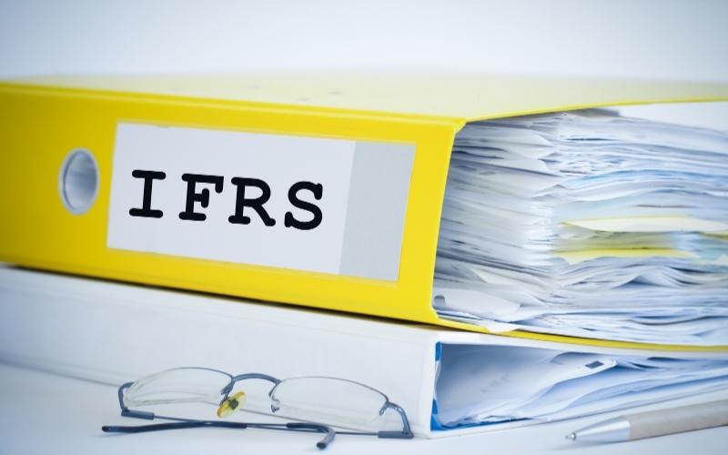 Hiểu rõ IFRS là gì trước khi so sánh IFRS và VAS